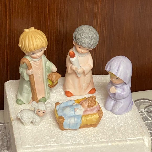 Vintage Homco 5602 porcelain Children nativity
Set - Picture 3 of 12